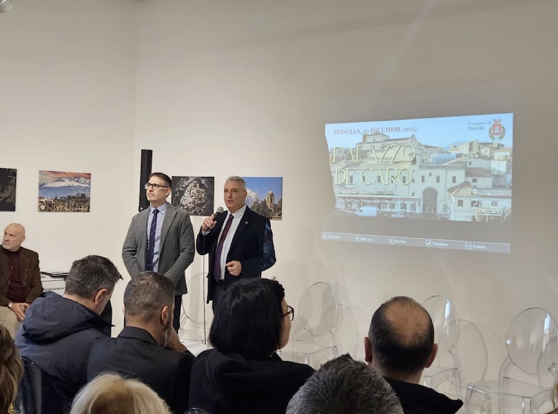presentazione palazzo de caro