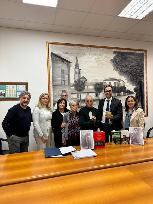 pietra d'inciampo consegna roseto