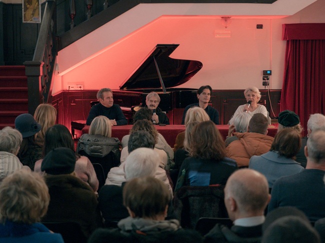 foto (da dx verso sx) l'attrice Pamela Villoresi, il maestro, Davide Cavuti, l'attore Giuseppe Pambieri, il regista Giampiero Francese