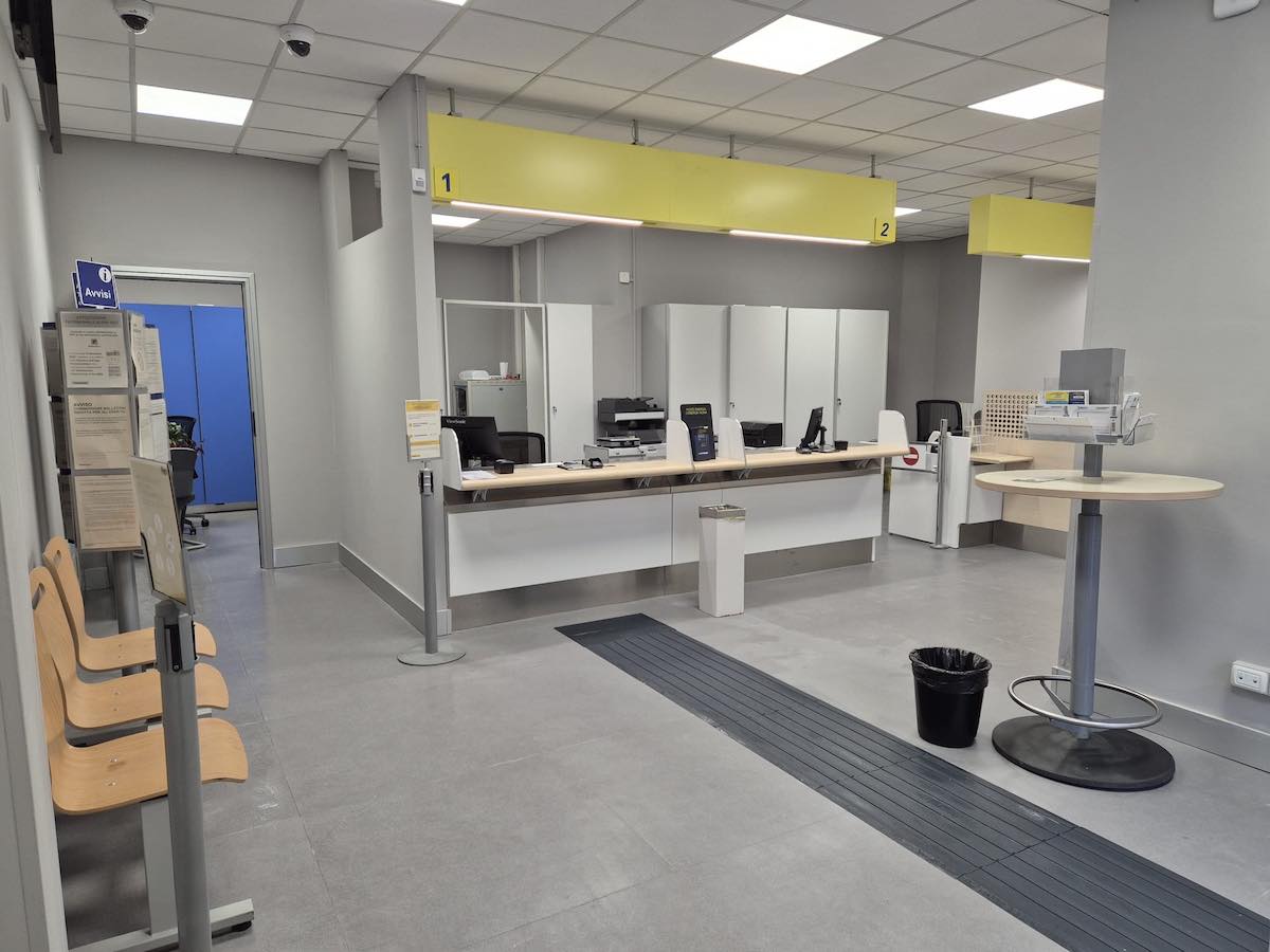 rinnovato ufficio postale cappelle sul tavo