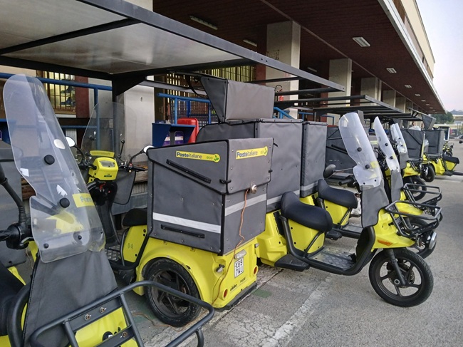 Mezzi elettrici nel Centro di Distribuzione di via Volta a Pescara