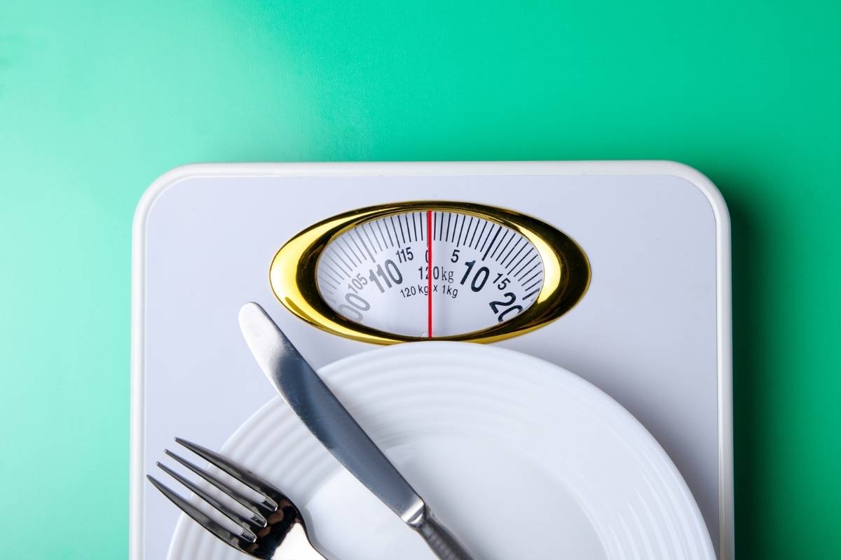 bilancia piatto posate