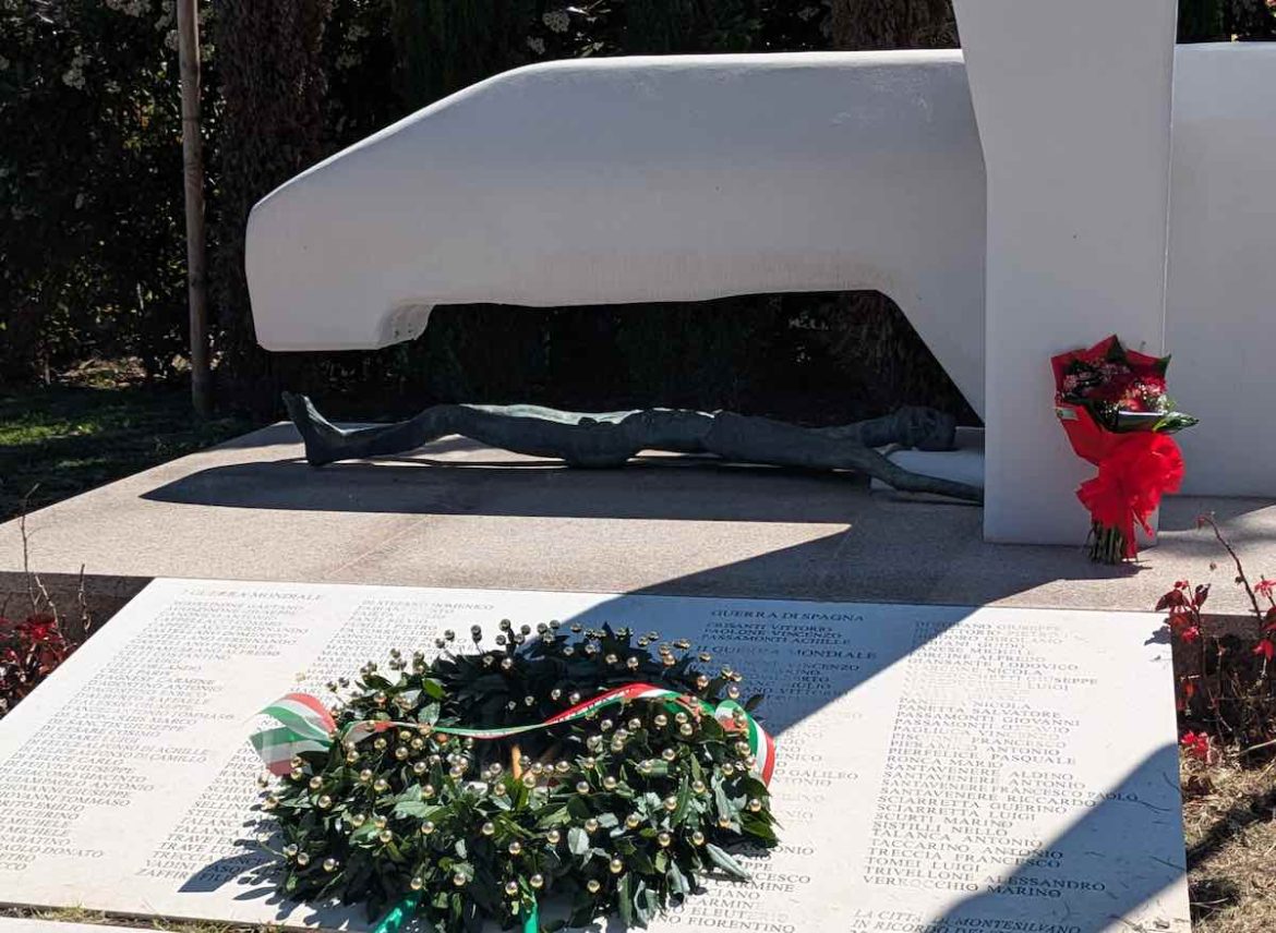 corona al momumento