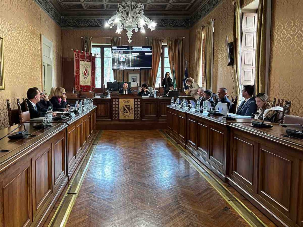 sala consiglio teramo 16 aprile 2026