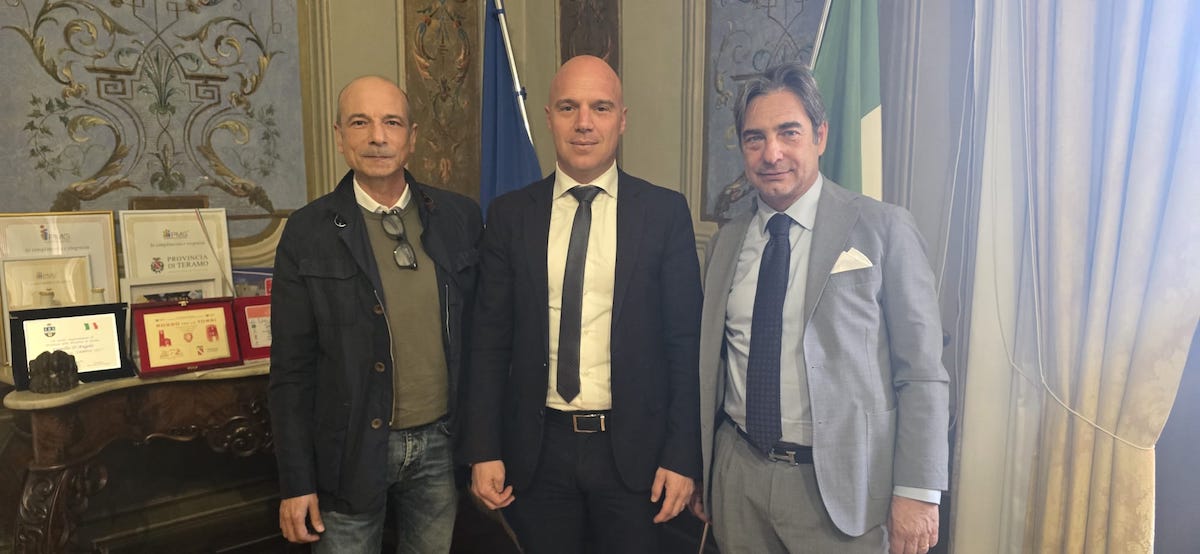 Massimo Settembrini e Augusto Valchera con il presidente D'Angelo