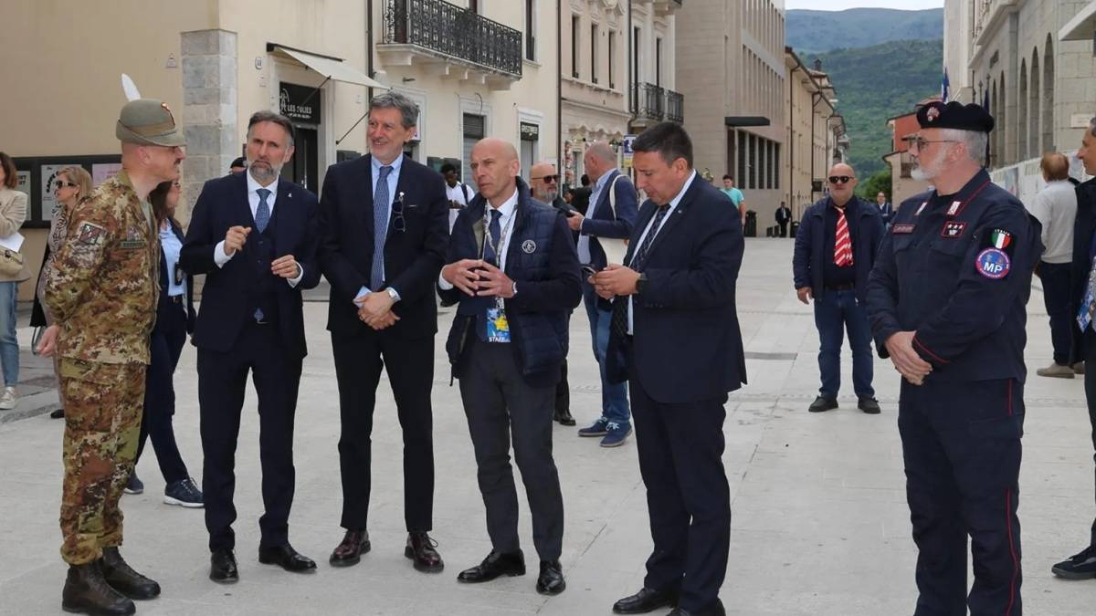 Marsilio stand Esercito L'Aquila