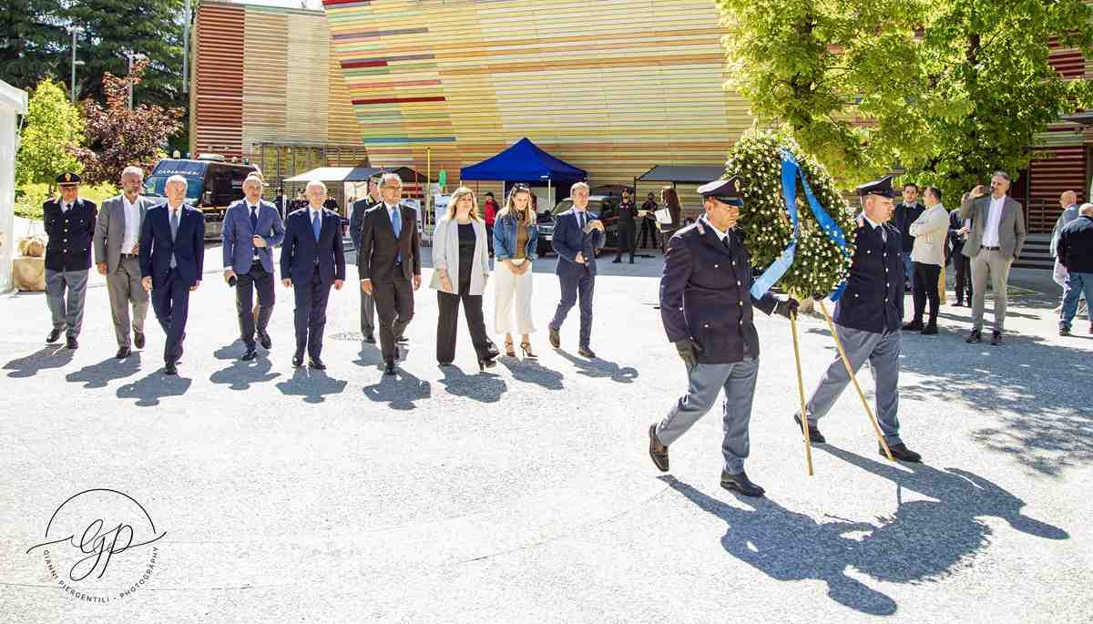 Deposizione corona SAP L'Aquila