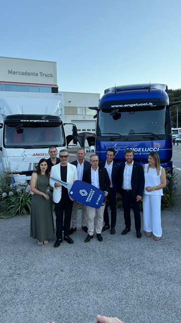 Consegna camion elettrici Angelucci