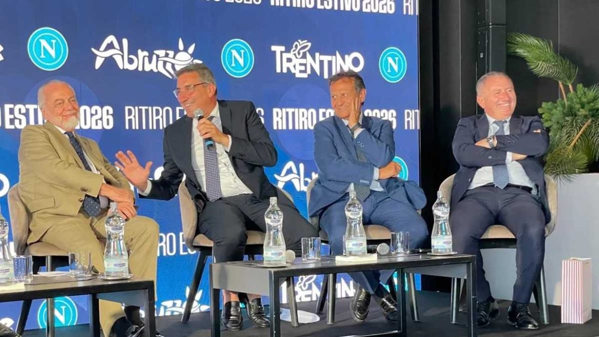 conferenza stampa ritiro Napoli calcio