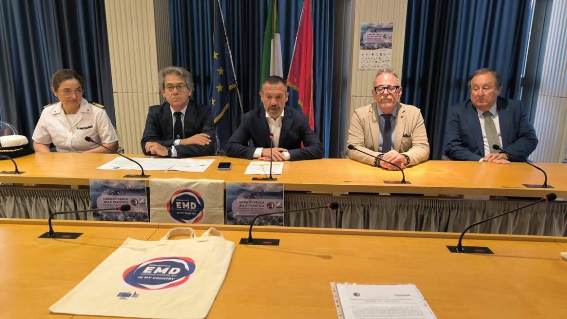 conferenza Gara di pesca alla plastica 2026