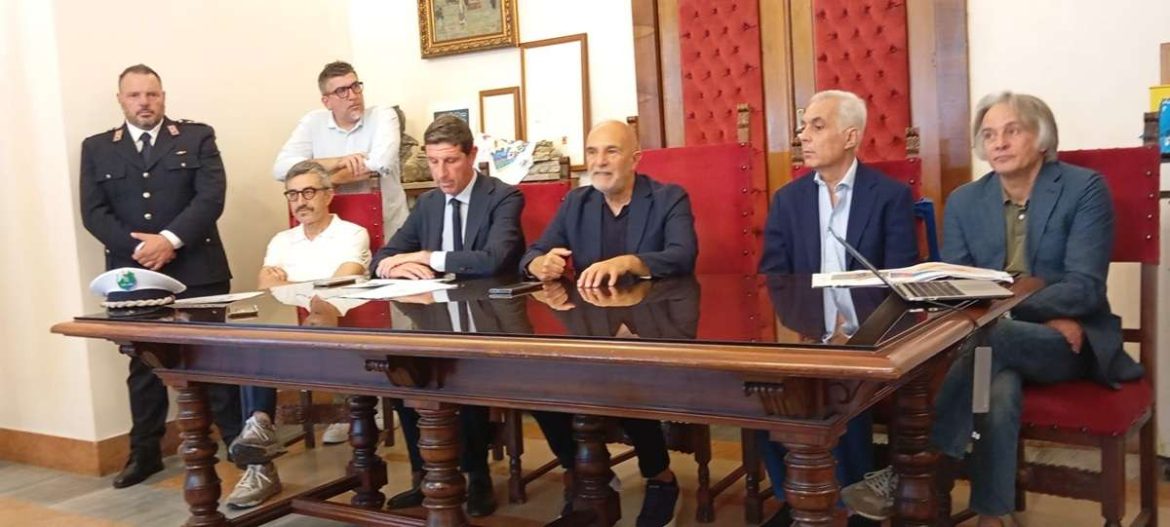 conferenza stampa bilancio conferimento riifiuti Pescara
