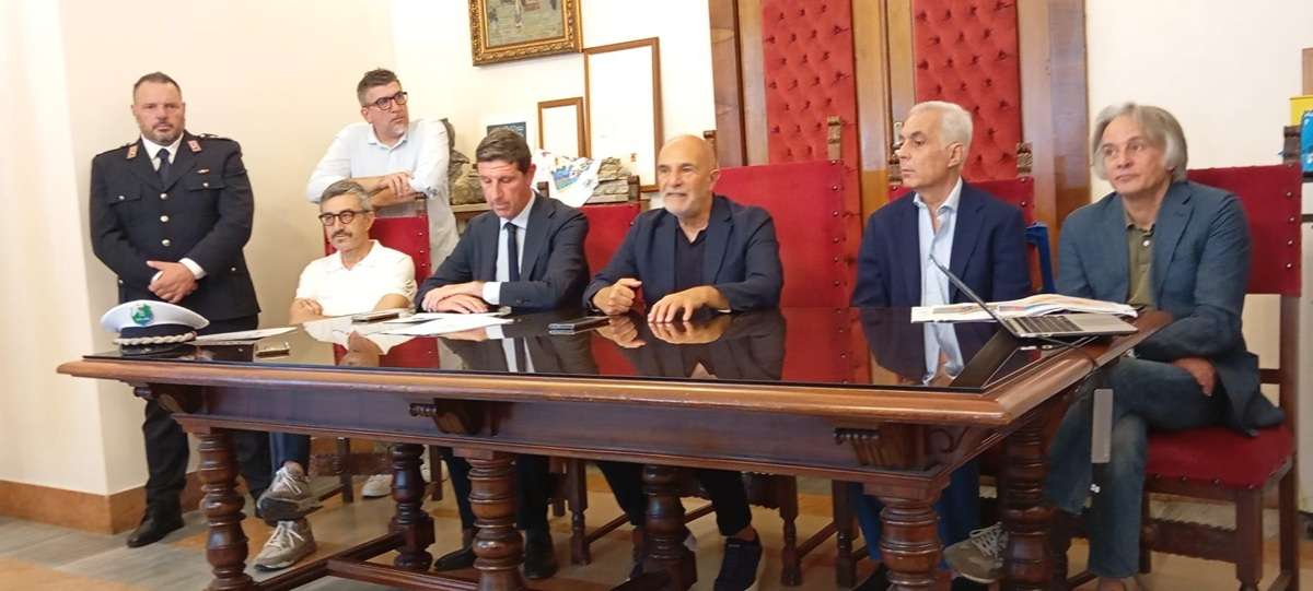 conferenza stampa bilancio conferimento riifiuti Pescara