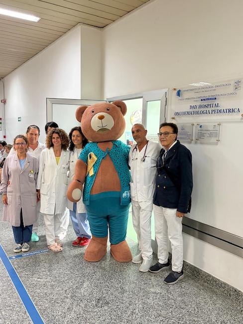 gruppo con mascotte