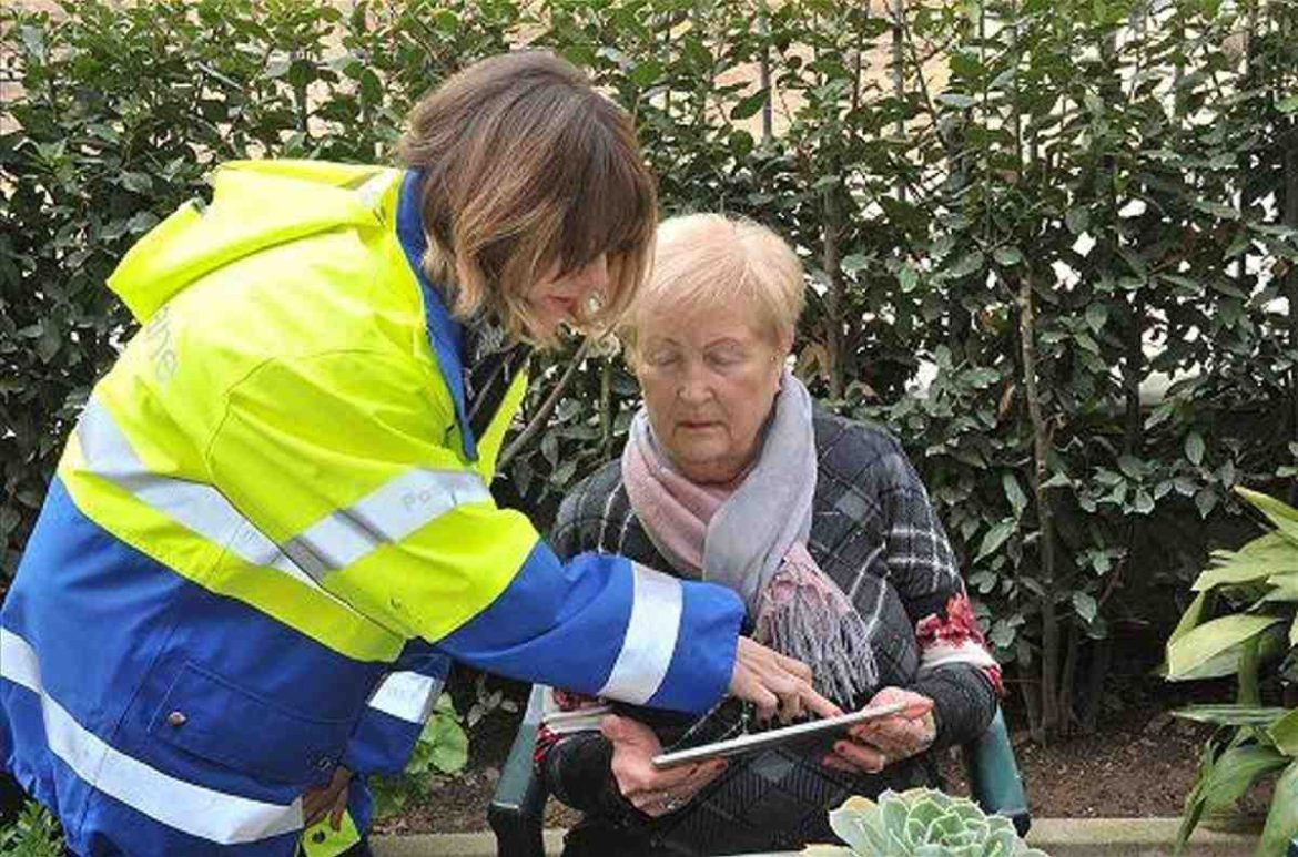 Un'utente ultraottantenne dei servizi di Poste Italiane