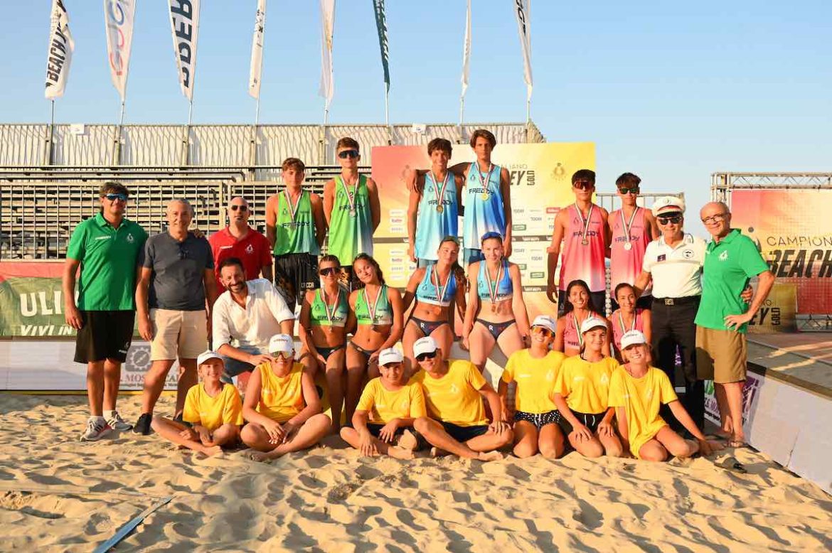 podio beach volley giovanili