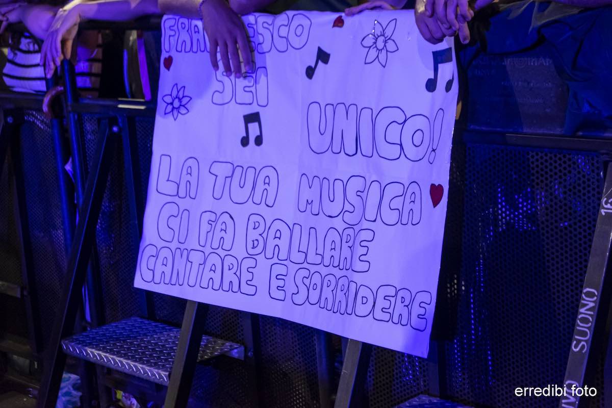 striscione gabbani