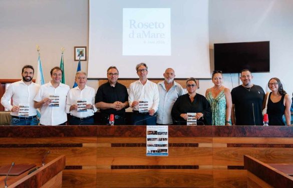 Conferenza su rassegna Roseto d’Amare Conferenza su rassegna Roseto d'Amare