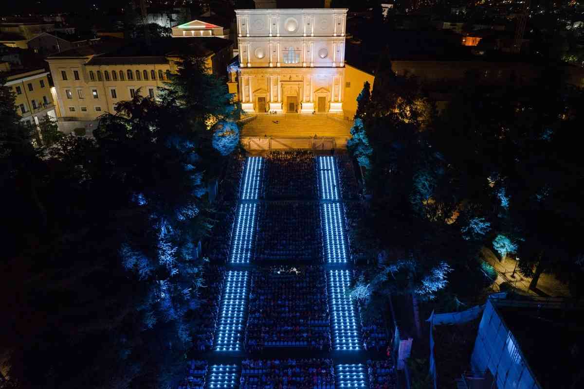 la scalinata per i cantieri