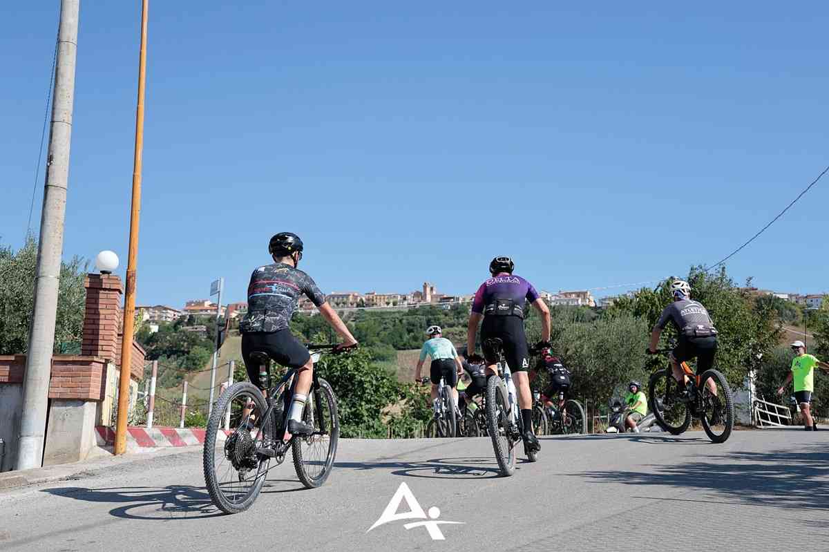 Cicloturistica PedaloStorto 09082026 veduta su Tortoreto Alto