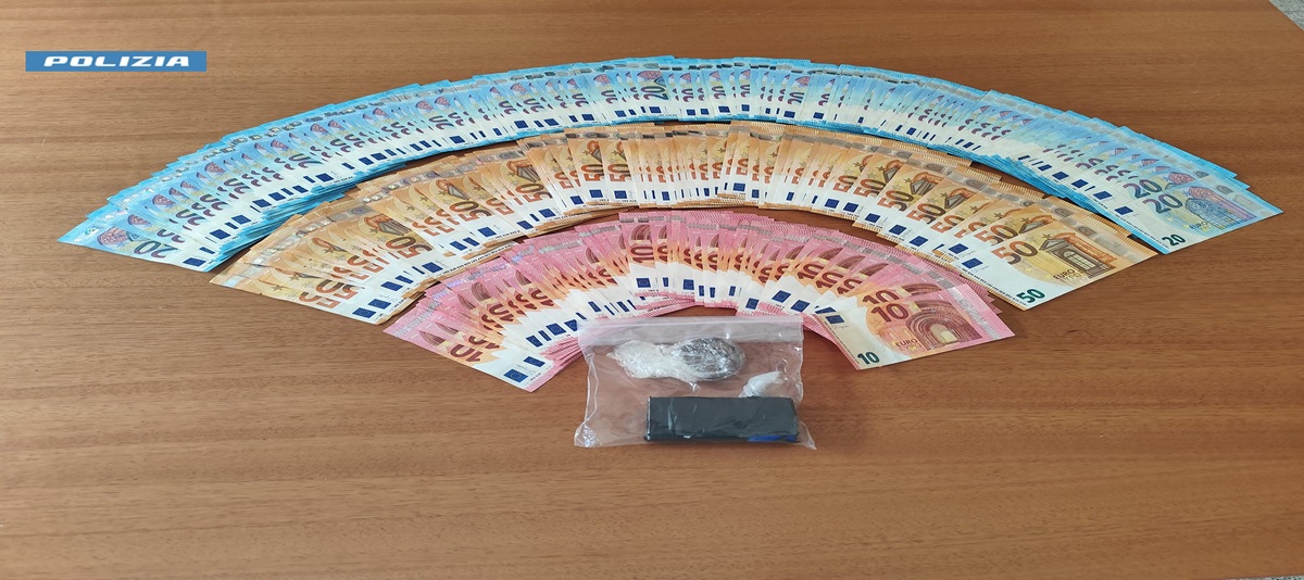 Banconote e cocaina